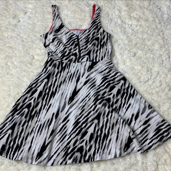 EXPRESS | Women’s Size Small | Zebra Print Fit and Flare Skater Swing Dress - Picture 3 of 8